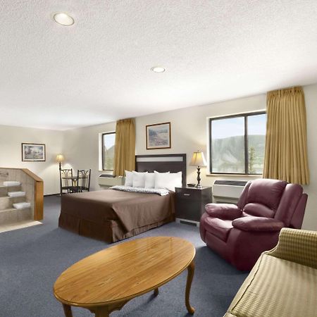 Super 8 By Wyndham Williams Lake Bc Dış mekan fotoğraf